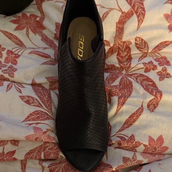 Soda Black Heeled Boots - Picture 4 of 11